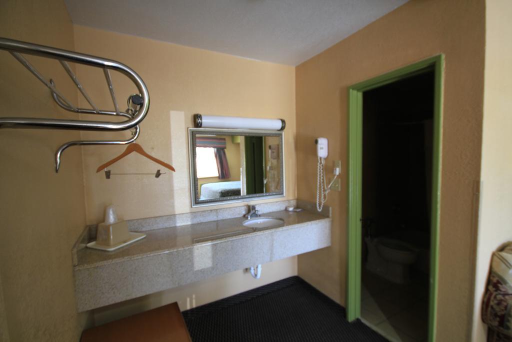 Holiday Terrace Motel Хьюстон Экстерьер фото